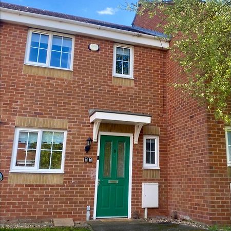 Oakley House - Spacious 3 Bedroom, Garden And Parking Corby Exterior photo